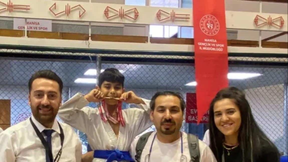 Öğrencimiz Muhammet Emin DUMAN'ın; Manisa'daki Okullararası Türkiye Karate Şampiyonasında Büyük Başarısı